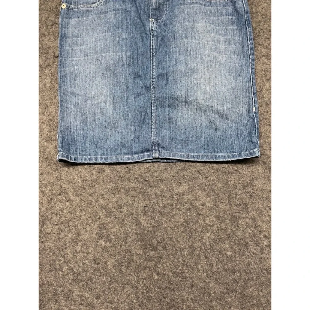 Blue Denim Mini Skirt with Paisley Graphic Back Flap Pockets Medium Wash Size 31